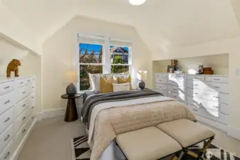 Another oversized bedroom (bedroom #2 of 4)