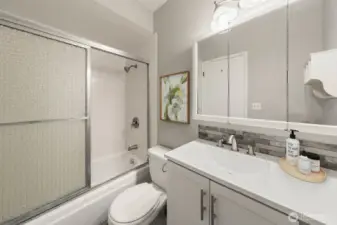 Ensuite bath digitally staged