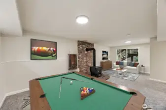 Bonus room (virtually staged).