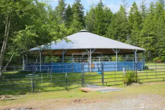 62" Covered Round Pen
