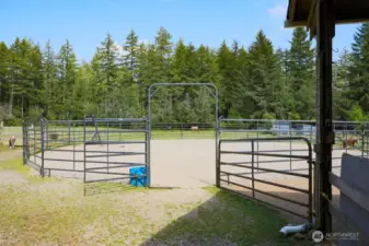 70' Round Pen with Sand footing