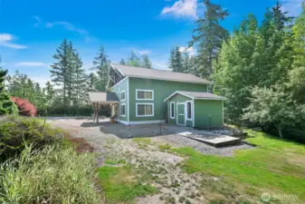 The guest house has it's own shed and plenty of room to park