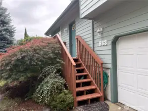 A charming front landing welcomes you and your guests—ideal for a warm hello and a peek at the front garden.