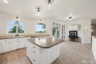 Overlooks the Puyallup Valley