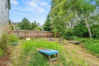Firepit, large, fenced yard with gates for convenience. Small season stream ...