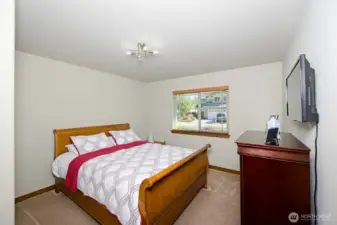 Second bedroom.