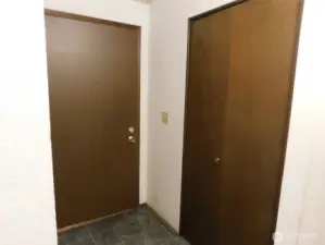 Entry w/ Closet