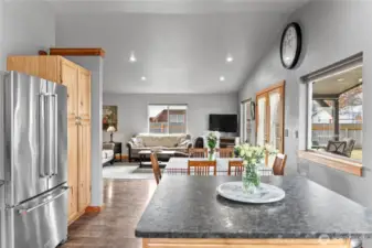 The open format is perfect for entertaining large or small groups.