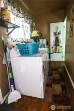 Utility room- washer & dryer included