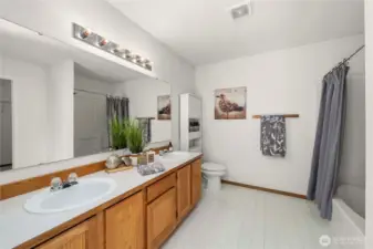 Primary en suite with double sinks