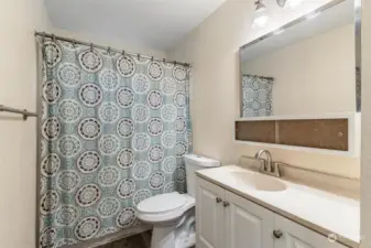 Full bathroom - upper evel