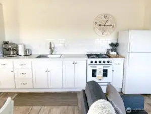 Large kitchen space for guests.