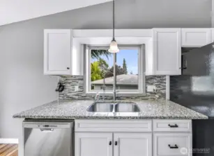 Great kitchen layout - open with plenty of room
