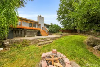 Enjoy the firepit too!