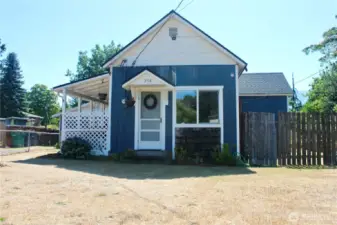 Front in yard view