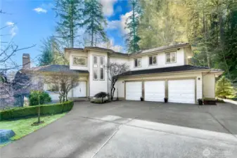 Huge Drive Way and Front Yard