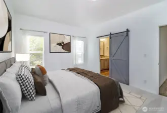 Primary Suite with en Suite Bathroom *Virtually Staged*