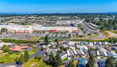 Great Location! Walk to Dining, Shopping, Mall, Movies & Light Rail.