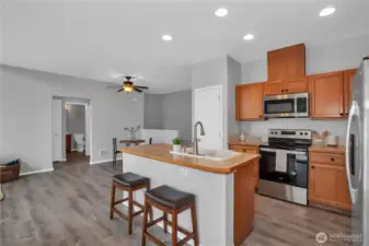 Kitchen Island with bar seating