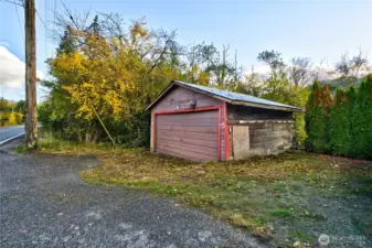 Detached Garage