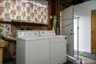 Washer & Dryer included!