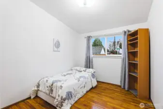 Second guest bedroom.