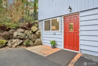 Ample parking incl. RV. Shoreline Schools.  Easy access to Seattle & Bellevue & nearby light rail.