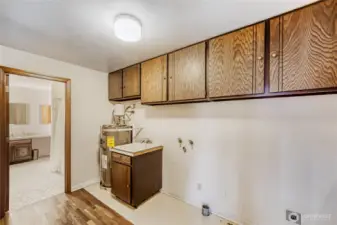 Oversized laundry room off kitchen