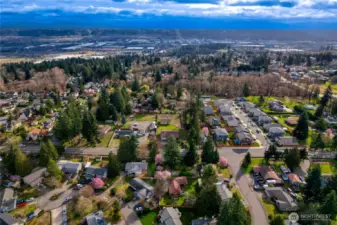 Home is located on Auburns West Hill.  Excellent access to Hwy 167 and I-5