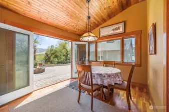 Step out onto patio from kitchen eating area for entertaining and barbecuing!