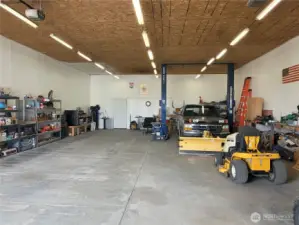 Auto Lift, Air Compressor