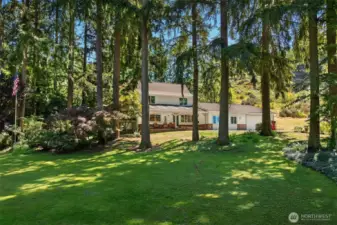 Charming Farmhouse in a peaceful and serene setting.