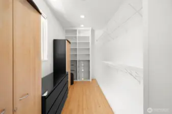 Bedroom - Walk-in Closet