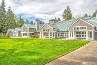 Optional membership to Bay Club