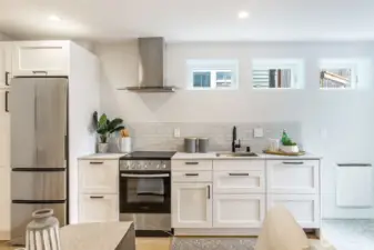 Beautiful 2nd kitchen. Don't want to rent the space out? It's always nice to have a 3rd oven!