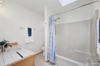Full bathroom on 2nd floor.