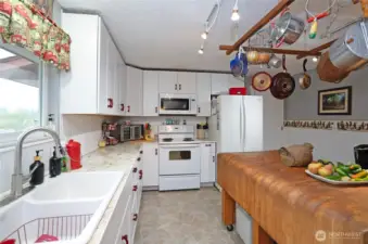 The cutest kitchen ever. All appliances stay