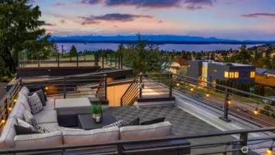 This is not the usual West Seattle townhome story. Perched high on Gatewood Hill, this 2022-built beauty delivers the kind of package buyers are always hunting for and rarely actually find: modern design, rare privacy, real outdoor living, dedicated parking, and a rooftop deck with the kind of sweeping 360-degree views that instantly separate it from the crowd.
