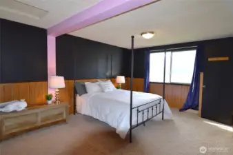 Huge main bedroom...