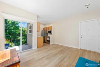Large private Deck.