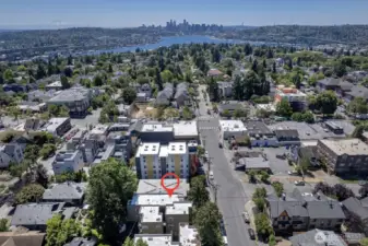 Easy commute to Downtown, South Lake Union, Green Lake, or UW.