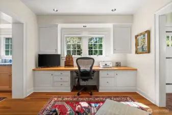 Mid-span sitting room second office off kitchen