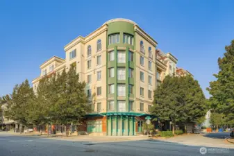 Welcome to Library Square, a well-maintained and inviting condo building just blocks from everything Bellevue has to offer.