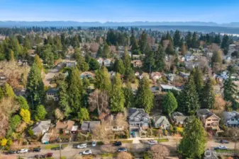 Great proximity to downtown Seattle, UW, University Village and commuting North or to the East side.