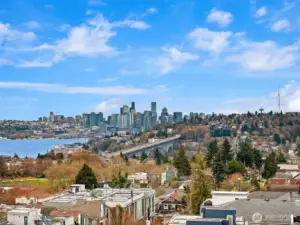 Rooftop Views of Seattle Skyline & Lake Union!