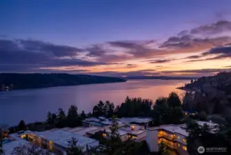 Neighborhood setting in Lake Forest Park near Lake Washington