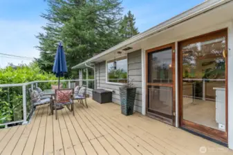 Outdoor space oriented toward southeast-facing views