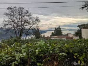 Lake Washington shoreline and surrounding territorial views