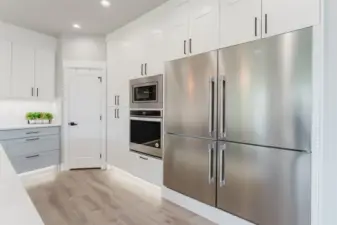 Double fridge and walk in pantry