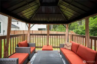 Custom gazebo conveys